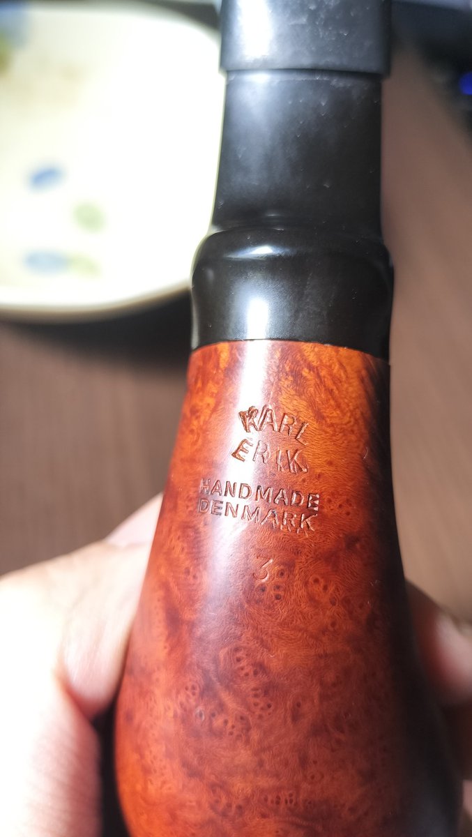 nata_suji's tweet photo. 今日のパイプ😄
KARL ERIK作
HAND MADE
DENMARK 3
握りやすくて咥えやすいお気に入りのパイプです🥰
#パイプスモーキング
#PipeSmoking
#ハンドメイドパイプ
#HandmadePipe https://t.co/RCF3Mhm5HQ