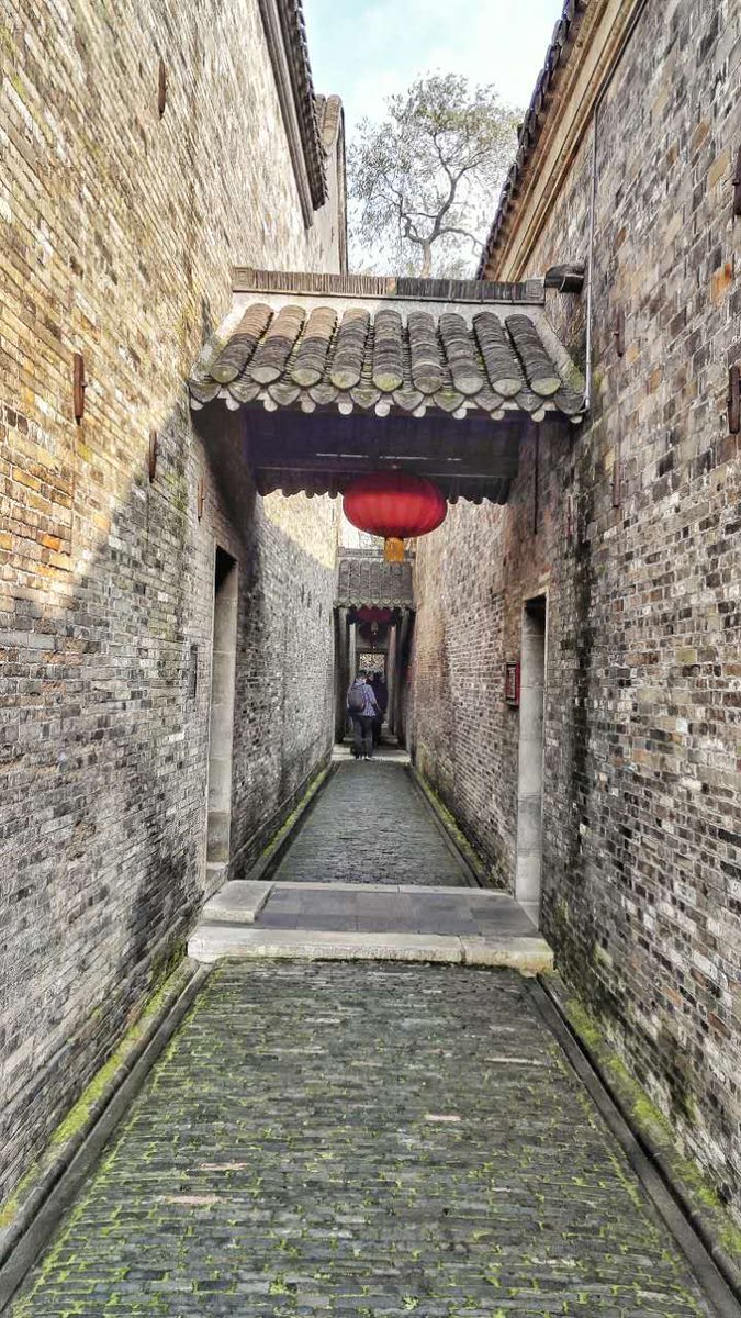 Walk through Yangzhou’s rich heritage by visiting Dongguan Street. 😍 🛳️ 💫 
     
#YangtzeRiver #ChinaTravel #CenturyCruises 🌐 #CruiseLife