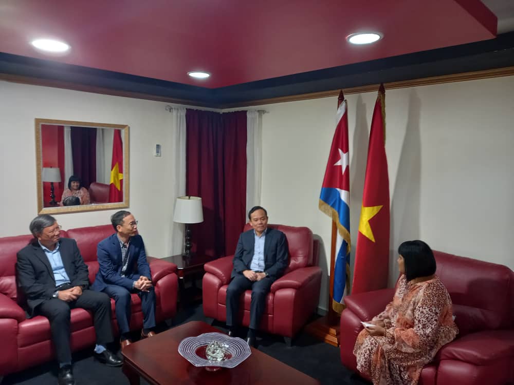 Recibí al cro. Tran Luu Quang, vice primer ministro de la República Socialista de Vietnam🇻🇳, quien realizará una visita oficial a #Cuba🇨🇺. Durante el intercambio se resaltaron las entrañables e históricas relaciones de amistad y cooperación entre nuestros pueblos y gobiernos.