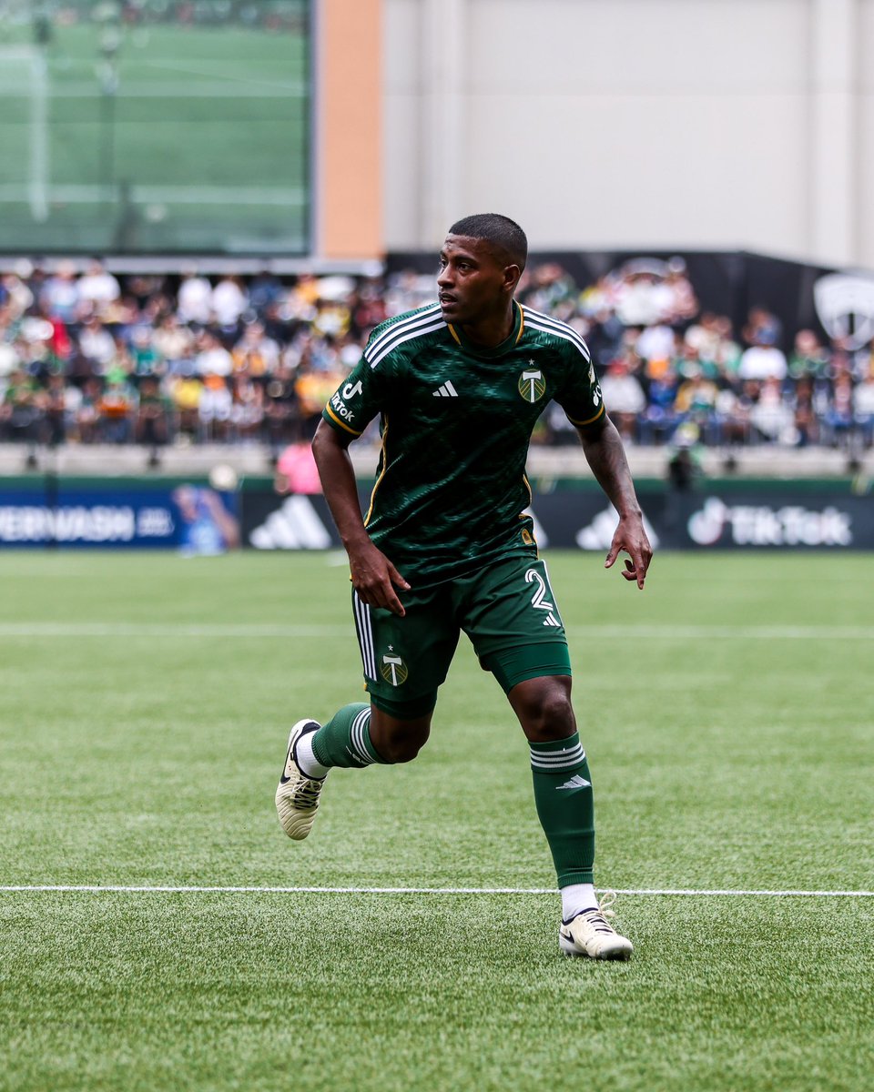 🇵🇪 Miguel Araujo
Jugó los 90 minutos en un encuentro difícil frente a LAFC ( Campeón de la MLS 2022 y Subcampeón 2023) 
Gran performance de nuestro compatriota. #RCTID #SeleccionPeruana 

📷 @AreaSportsNet