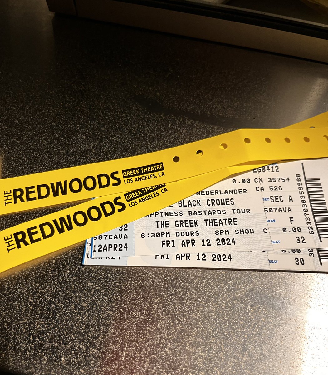 S_Mu's tweet photo. The greatest live band, @theblackcrowes at @greek_theatre last night. We were dancing all night 💃🏻 “Stay with Me” with @ronniewood was a bonus! #chuckleavell played 2 songs, too! Thanks for the invite, my friend 💕 https://t.co/7hD3QR52xf