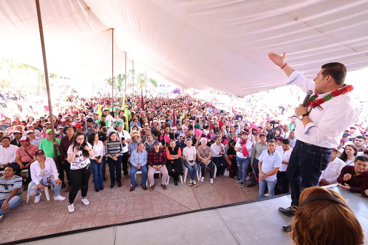 UnivArmentistas's tweet photo. Con el pueblo todo, sin el pueblo nada. 🤝 Desde Ixtacamaxtitlán y en todo Puebla estamos con  #ArmentaGobernador.🙌 
Vamos por más bienestar con Alejandro Armenta 💪🏽. #PueblaSeguraConArmenta
#AullandoConArmenta #UniversitariosArmentistas https://t.co/PdUtnwtxhV