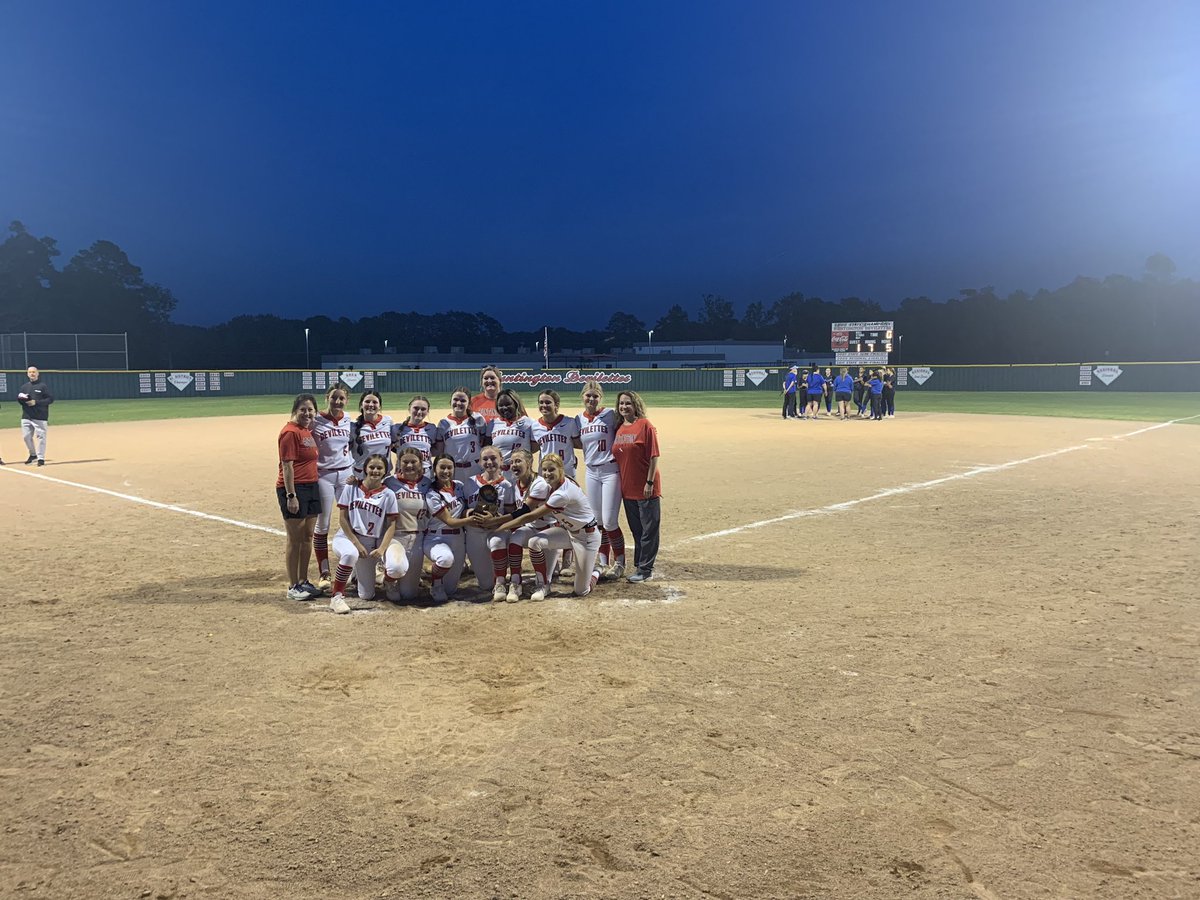 TConnSoftball's tweet photo. Friday we sealed the Texas 3A Disctrict 21 championship.  Saturday is prom night. https://t.co/xyYlrUO7Zk