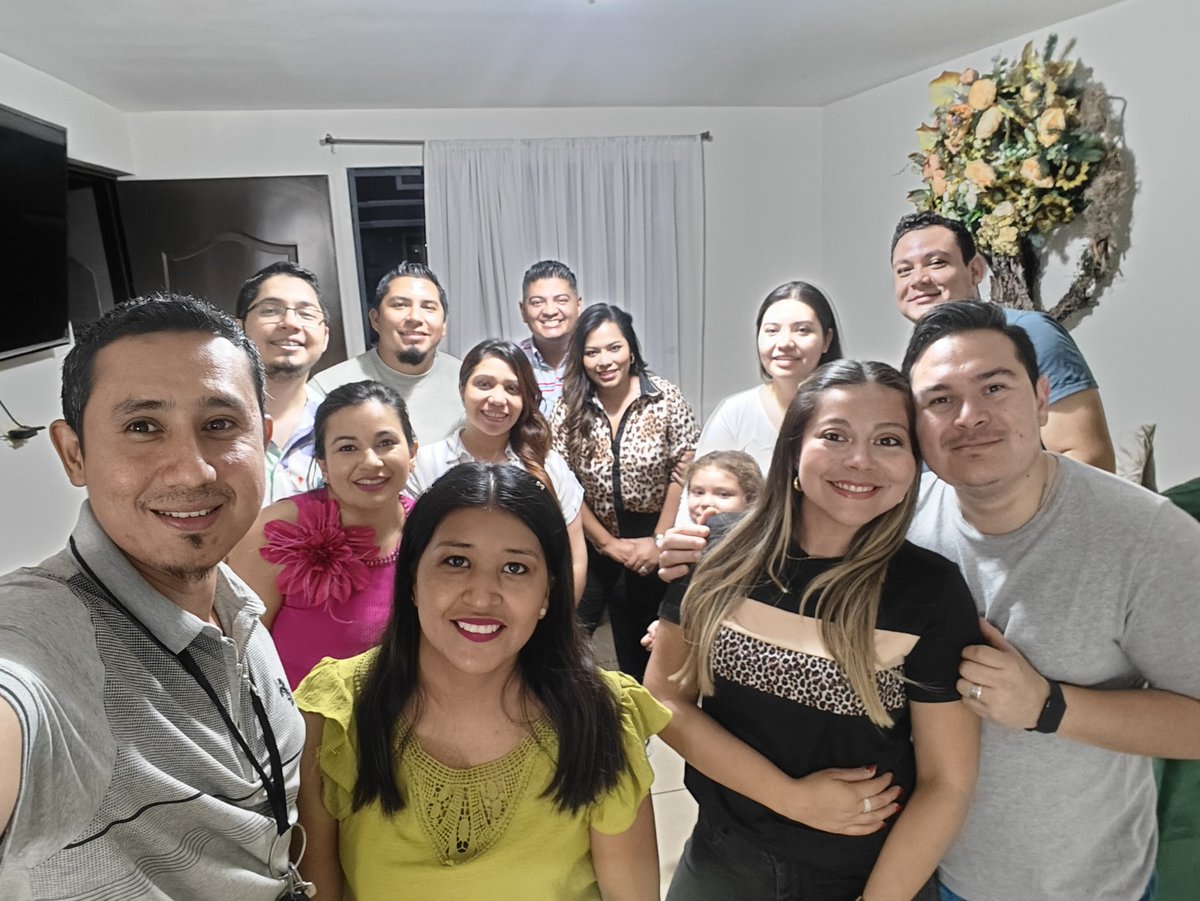 Mj_Veranda's tweet photo. En un matrimonio entendido sabemos escuchar a nuestra pareja, y estamos prestos al consejo sabio para cambiar nuestra forma de actuar cuando sea necesario @PastorVladimir @EsmeraldadeRiva @MJcompaz https://t.co/e8quFwdlQ7