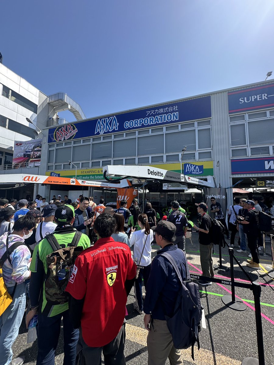 PIT WALK大盛況！ いつもありがとうございます😊 #Tomsracing @tomsracing @ukyo_sasahara @SUPERGT_JP #SUPERGT #スーパーGT