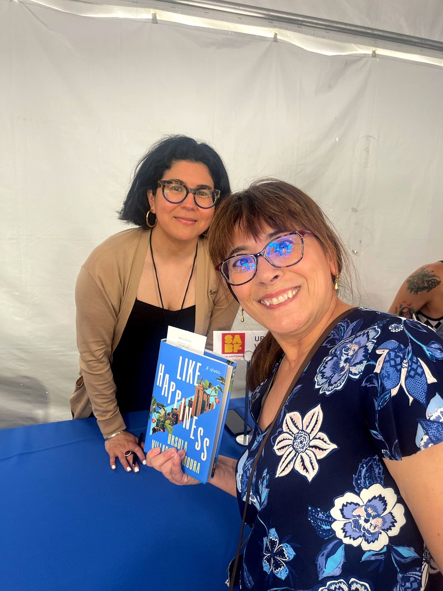 These lucky audience members were “dorkified” by illustrator Nikki Russell, daughter of Author Rachel Renee Russell. #sanantoniobookfestival #fangirl #childrenauthors #dorkdiaries