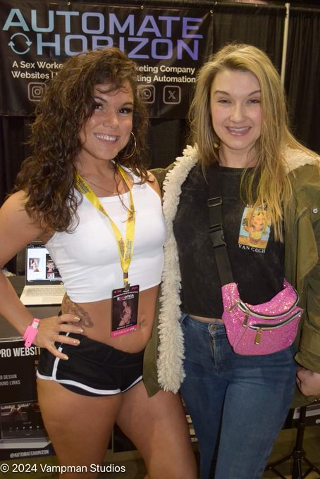 I got to see @bailey_mf_fox at her Automate Horizon booth at Exxxotica! https://t.co/ZG49fthX1Y<a class="tags" href="/tag/bailey_mf_fox">@bailey_mf_fox</a><a href="/tag/realloyalfans"class="tags"><span>#realloyalfans</span></a>