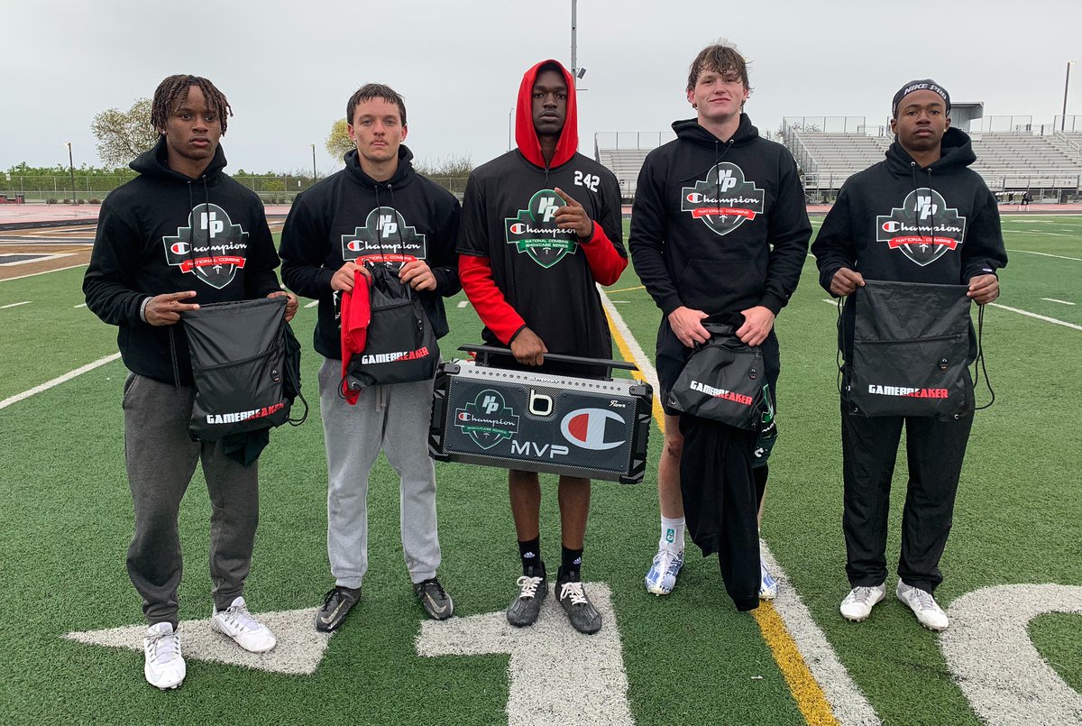 BrandonHuffman's tweet photo. NorCal @NPShowcases session two MVPs:  WR Tye Nickens, QB Devin Rasmussen, Overall MVP CJ Jones, TE Crosby Kelly and DB Tajean Stallworth  @TyeNickens2 @devin_ras18 @cjjones_1 @CrosbyKelly_  @Tayball1n https://t.co/SgrVnzkHTE