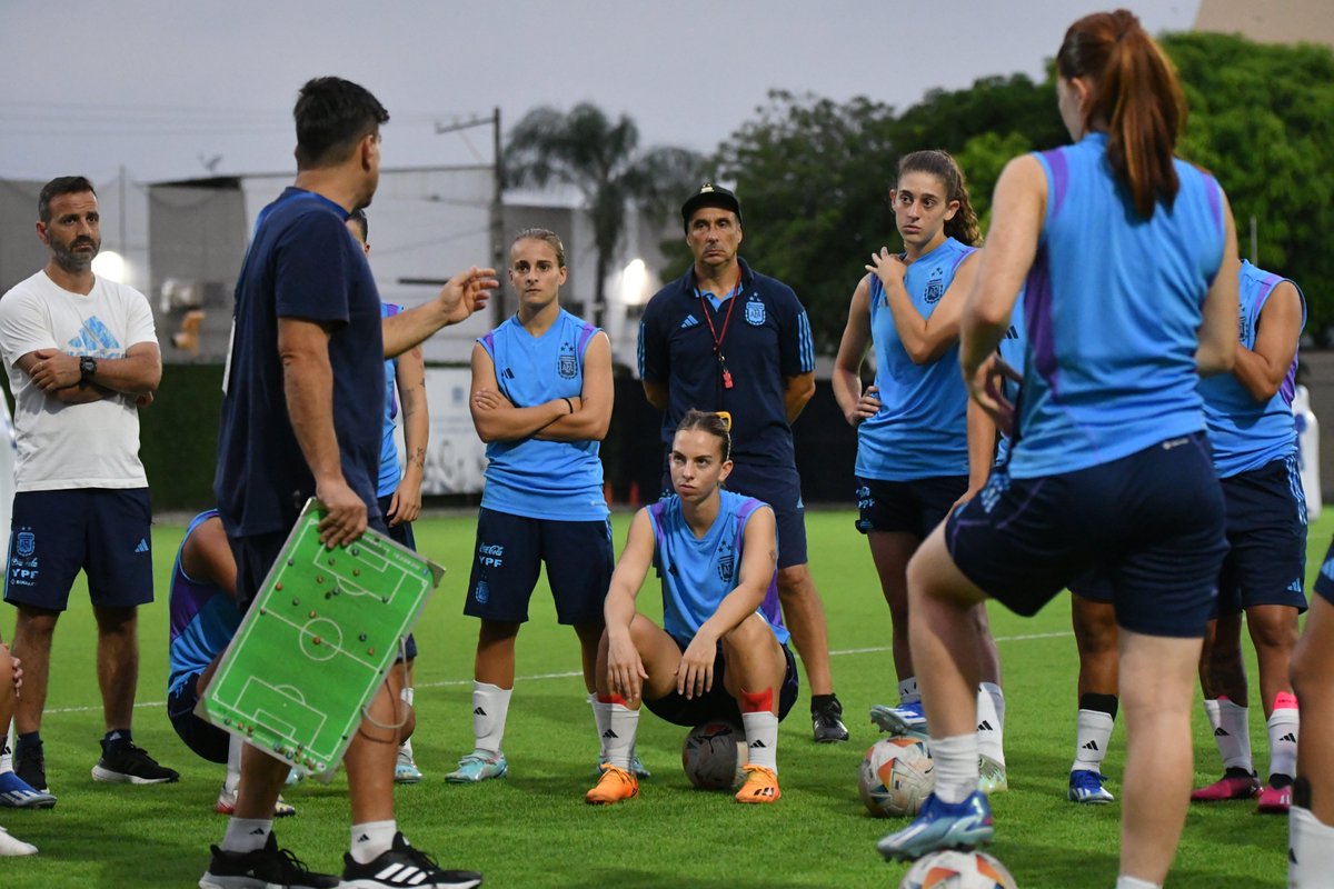 ✋🤚 Final del día de trabajo para la Selección #Sub20 #Femenina en Guayaquil 🇪🇨. El plantel entrenó hoy en doble turno, gimnasio y fútbol 💪💪💪 📰 t.ly/wm59P 🏆 #Sub20Fem #Ecuador2024