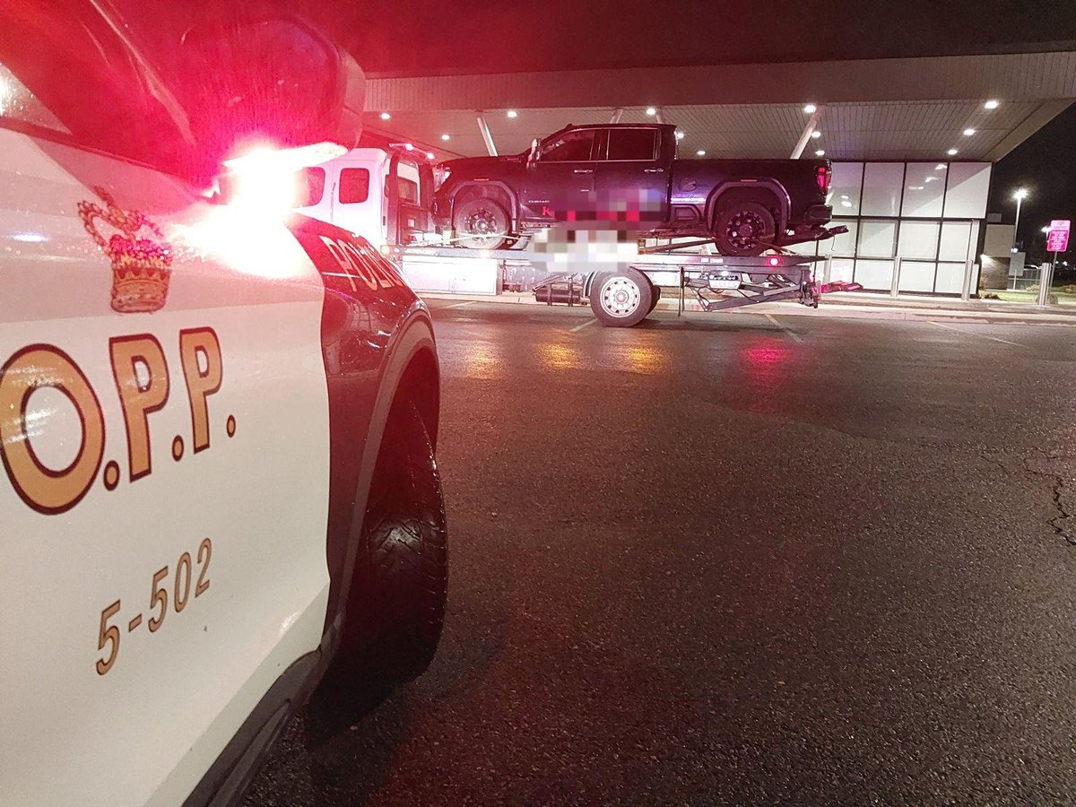 #MississaugaOPP officer spotted a tow truck run a red light and speeding on city streets. The driver failed the roadside test. Charged: #80Plus #ImpairedDriving Redlight and speeding violations. #90DayLicenceSuspension #7DayVehicleImpound ^td