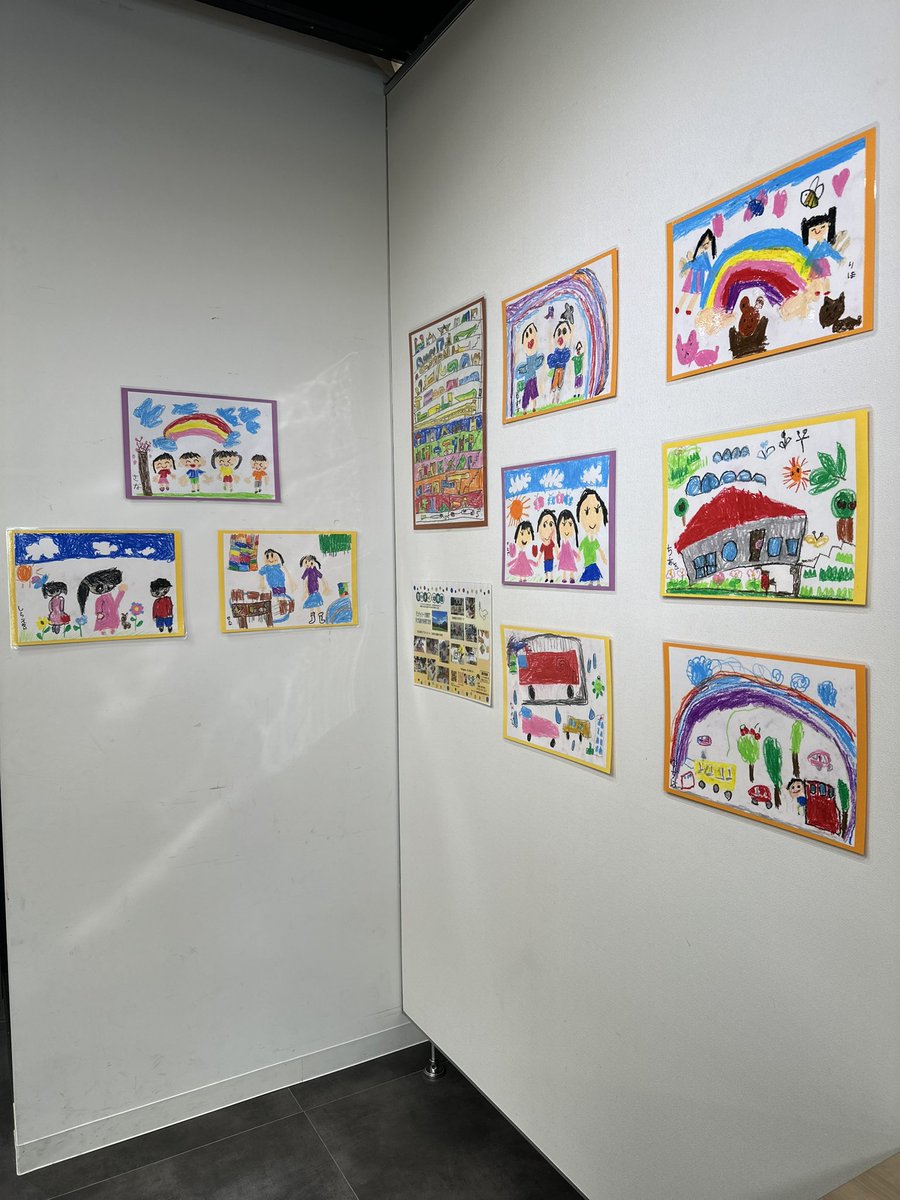 art_okinawa's tweet photo. 本日日曜日12:00-17:00迄となっております😊なかなか主催直販 #展示会 は少ないので、是非日曜日お待ちしております😃
#ドアレスアートオキナワ #ドアレスアート #沖縄タイムス #howlive #入場無料 #アート #イラスト #デザイン #沖縄 #那覇 #自立支援 https://t.co/FWRf3VCz7H