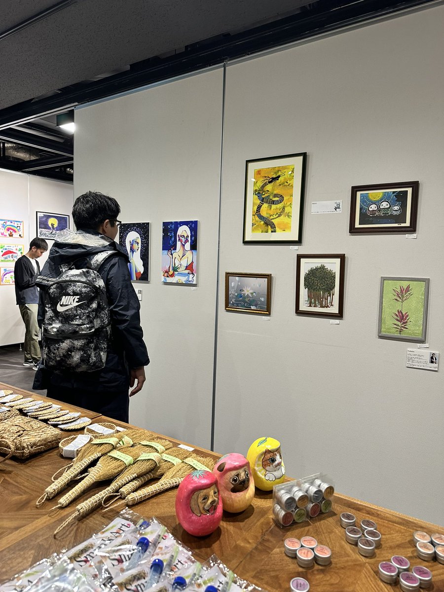 art_okinawa's tweet photo. 本日日曜日12:00-17:00迄となっております😊なかなか主催直販 #展示会 は少ないので、是非日曜日お待ちしております😃
#ドアレスアートオキナワ #ドアレスアート #沖縄タイムス #howlive #入場無料 #アート #イラスト #デザイン #沖縄 #那覇 #自立支援 https://t.co/FWRf3VCz7H