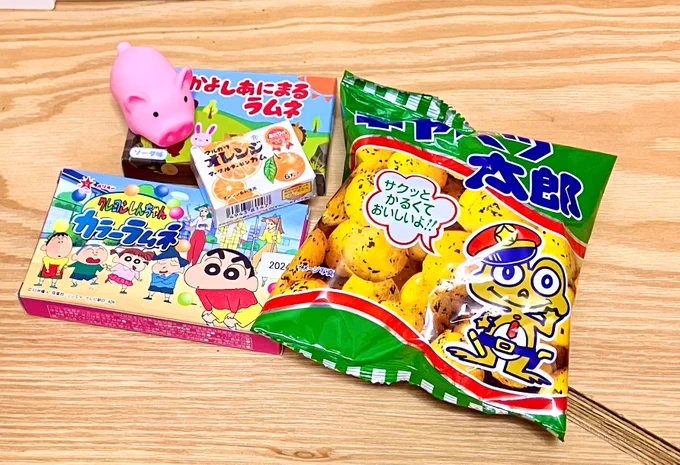 昨日のおみやげ。人生初射的いっぱい取れた香り袋めっちゃ桜餅のいい匂いする 
