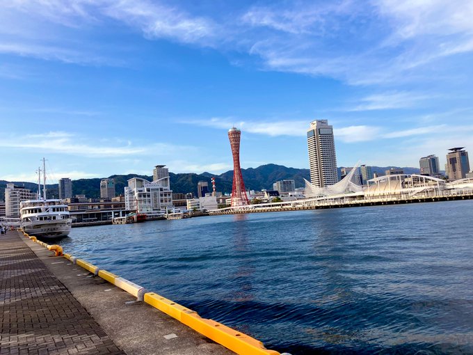 昨日のおみやげ。人生初射的いっぱい取れた香り袋めっちゃ桜餅のいい匂いする 