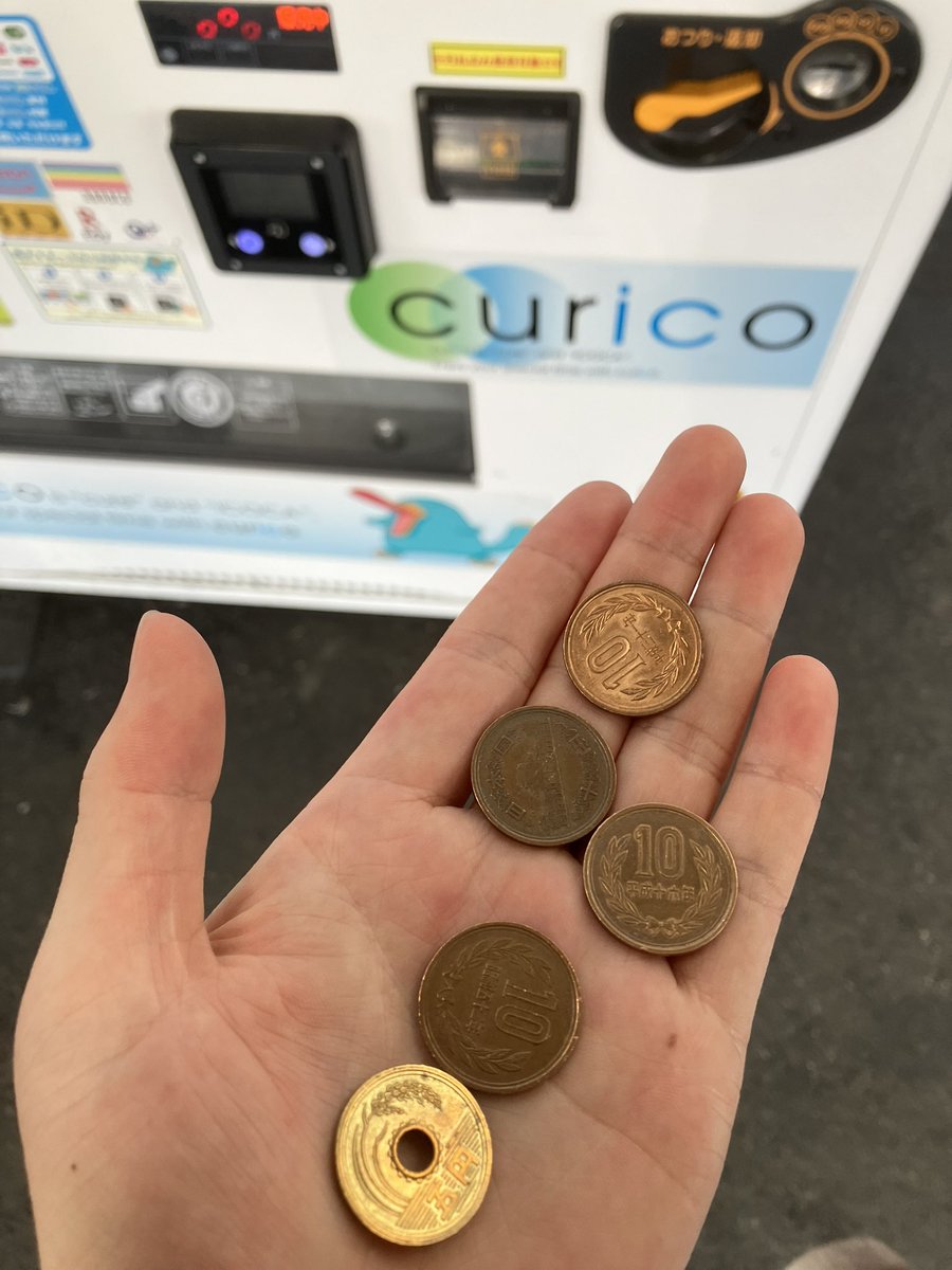 Hiro547452's tweet photo. 今の自販機計算苦手なん？
230円-180円=45円 https://t.co/QlwXGnSPfU