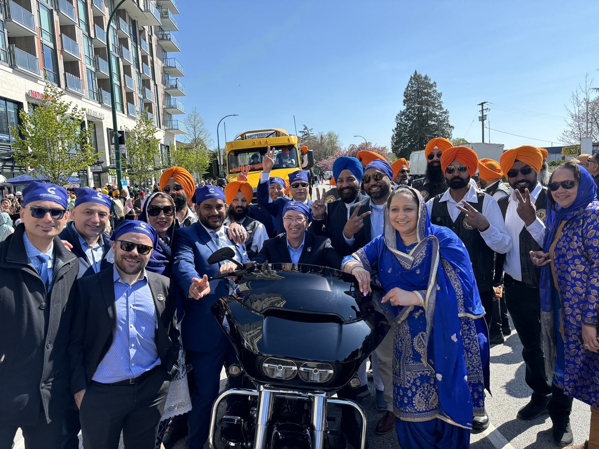 What a day in Vancouver! Happy #vaisakhi from our Conservative team. So many South Vancouver residents came by and expressed their interest in our movement. We look forward to representing all British Columbians after we defeat the NDP in October. #bcpoli