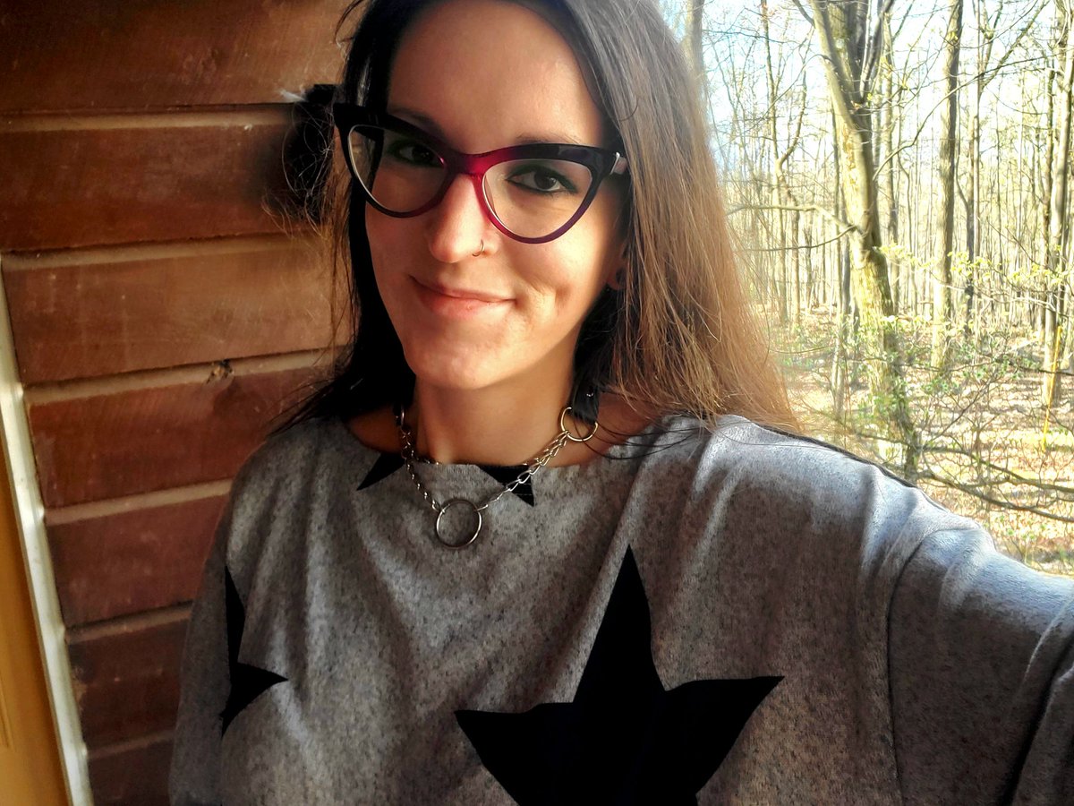 KittyMeowMwww's tweet photo. ✨️Stream starting soon! Back from another day of moving stuff to our new mtn cabin &amp; ready to teabag some Spartans 😈💜 hop on for a lil' bit of Halo!! https://t.co/8rhaPnzvyd #pregnantstreamer #Twitchstreamer #Kickstreamer #metalAF #haloinfinite https://t.co/VYO4lnxmW8