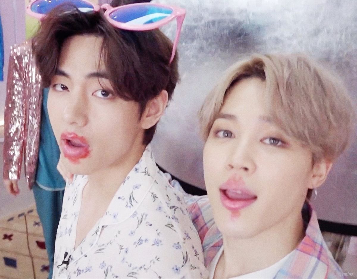 two best friends in a room, they might kiss 💋 
 - a thread 🏳️‍🌈