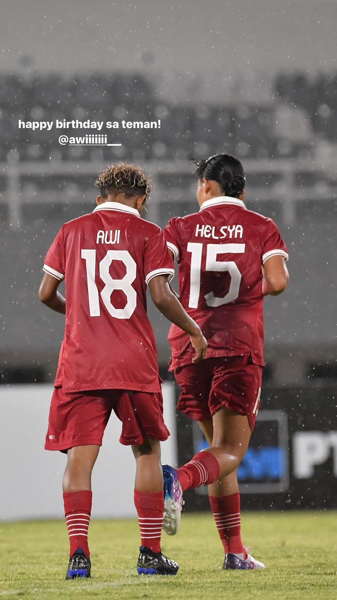 ryangozali's tweet image. 1 pulang untuk ganti visa kerja, yang 1nya terbang untuk daftar liga

All the best for Awi yang berangkat menyusul ke tim Helsya untuk berlaga di liga bersama dengan #FCRyukyu

Duo timnas ini akan kembali bersatu #SepakbolaPutri #WomenFootball #Papua  #IndonesiansAbroad