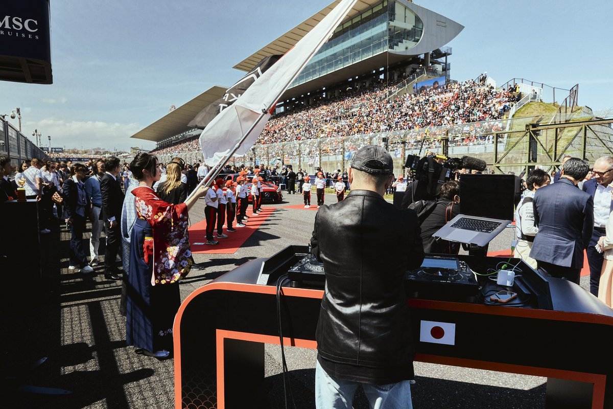 AyeYoCrew's tweet photo. WE DID IT🏎️🏎️🏎️
Formula 1 is Amazing experience.
How to explain that…
Thank you @F1 
Also, Appreciate it for introduce for me great person 🙇🏻‍♂️
@DJRoueche and support @DJKDAB 🤝🏻 https://t.co/LbNgDxoZNu