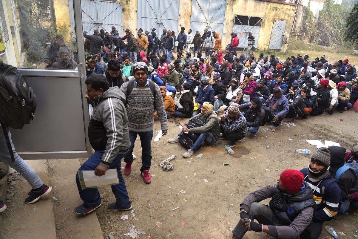 mr_mayank's tweet photo. BIG BREAKING ⚡

Do you remember how thousands of Indian youth had lined up for many days to give interviews to work in Israel few months back?

About 6000 Indian workers were to be sent to Israel owing to an agreement signed between Modi Govt & Isarel.

Thousands had signed up for it because they couldn't get apt jobs in India.

Most of them who had already reached Isarel, are stuck in this Israel war with Iran, Iraq & Yemen, which is also being touted as World War III now.

Modi Govt was already alerted about the ongoing war, but did they do anything to bring them back?

Immediate action must be taken to ensure their safety & hope they are brought home safely soon.

#Israel #WorldWar3