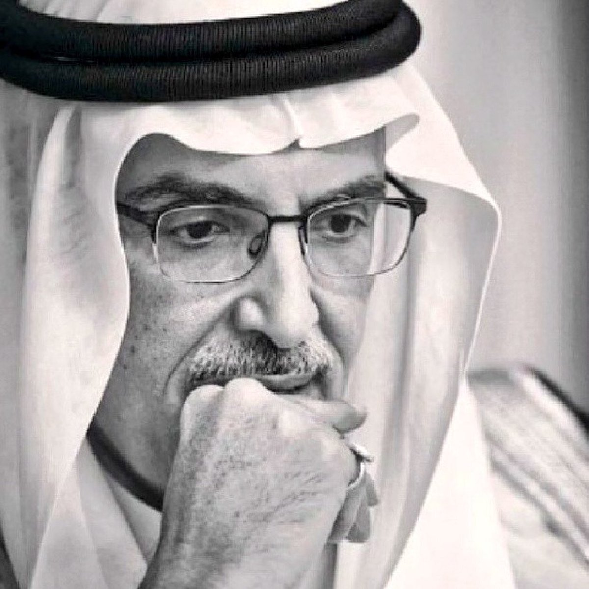 HamdanAlameer's tweet photo. إن شكيت من الهوى .قالوا فضيحه
وإن سكت استنقضوا جرحي عليه
ٰ
وإن نويت البعد ضاقت بي الفسيحه
وإن بغيت القرب خان القرب فيه
ٰ
من عذلني في الهوى الله يبيحه
ومن عذرني ما حصل مني خطيه
ٰ
..
#راقت 💫 https://t.co/KSs1ubdd4V