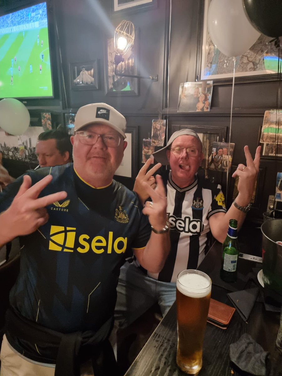 NewcastleQatar's tweet photo. This one was for wor Doha Mag Mark Murphy who passed away recently.
Gone but will never be forgotten.           
#DohaMags #NUFC
🙏🖤🤍🖤 https://t.co/wH7XXSeb0A