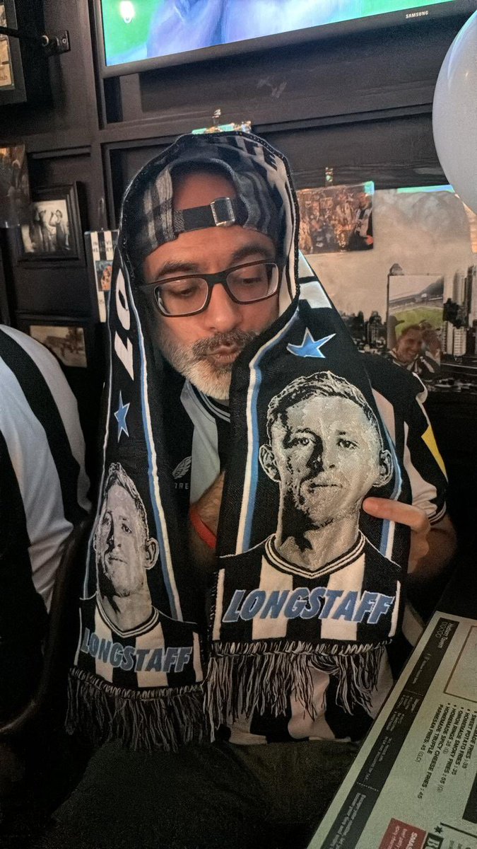 NewcastleQatar's tweet photo. This one was for wor Doha Mag Mark Murphy who passed away recently.
Gone but will never be forgotten.           
#DohaMags #NUFC
🙏🖤🤍🖤 https://t.co/wH7XXSeb0A