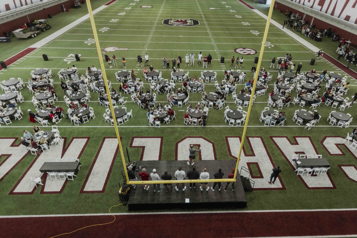 CoachSBeamer's tweet photo. Loved spending time today with our players and their families after the scrimmage 

Grateful for their trust in coaching their sons !! 

We have awesome group of people in the ⁦⁦@GamecockFB⁩ family -Inside and outside our football facility 🤙🏻 https://t.co/UtvCJxio4Q