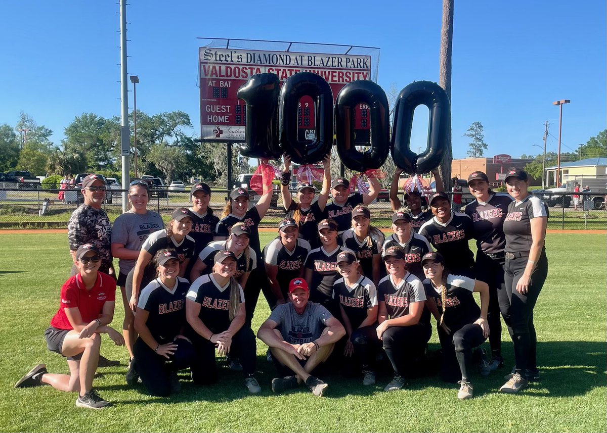 29maddog's tweet photo. 1,000 wins is a huge milestone in my career but it wouldn’t have been possible without the 200+ players that have allowed me to coach them during my career. Very thankful for each &amp; everyone of them and the part they’ve played to reach this accomplishment! Grateful &amp; blessed!! https://t.co/saozVzd9cs