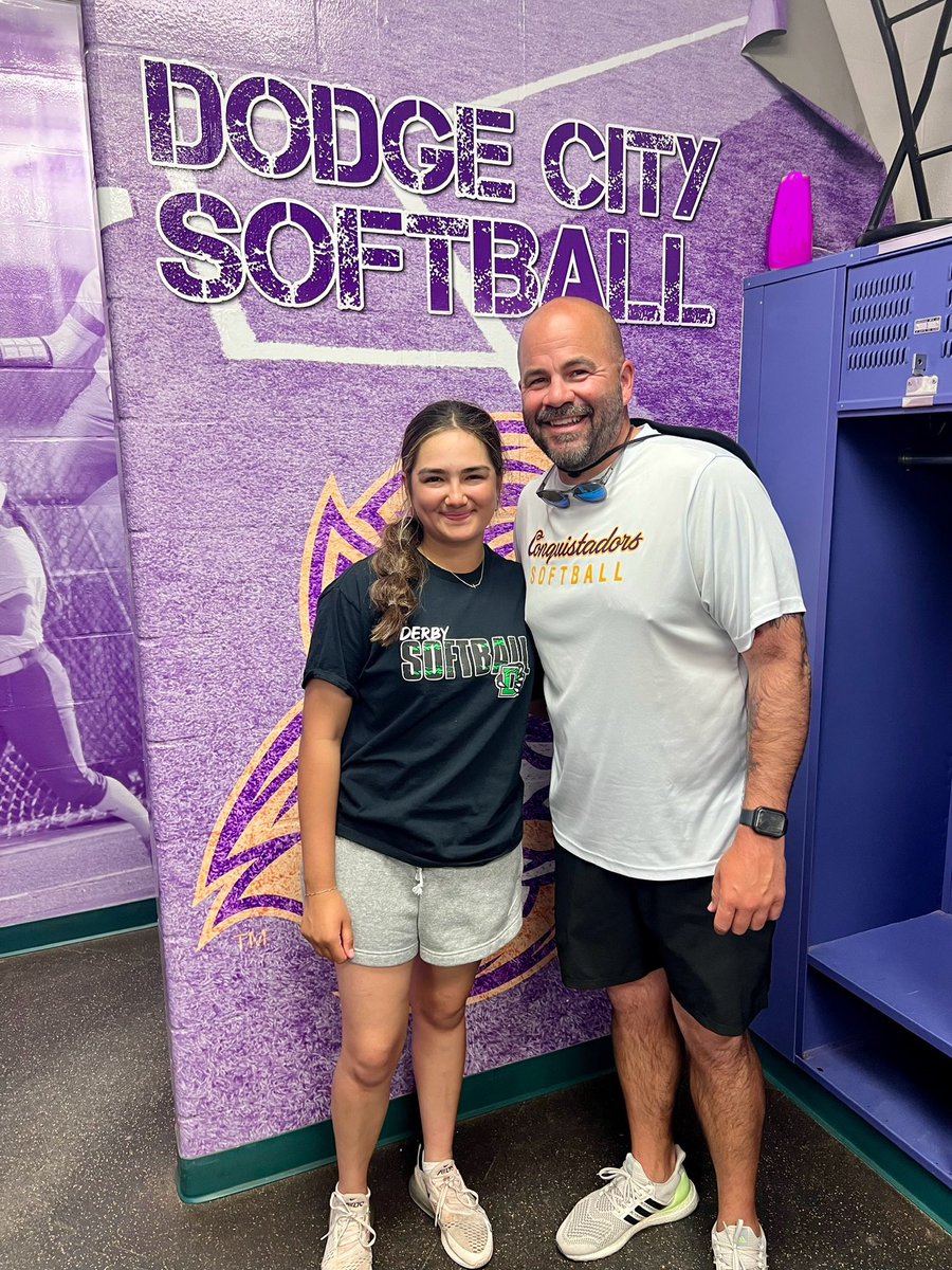 jersey__ramirez's tweet photo. Thank you @CoachMiguel27 for your time and the amazing visit at Dodge City CC @GoConqsSB! #GoConqs https://t.co/kp4ciDw3Ya