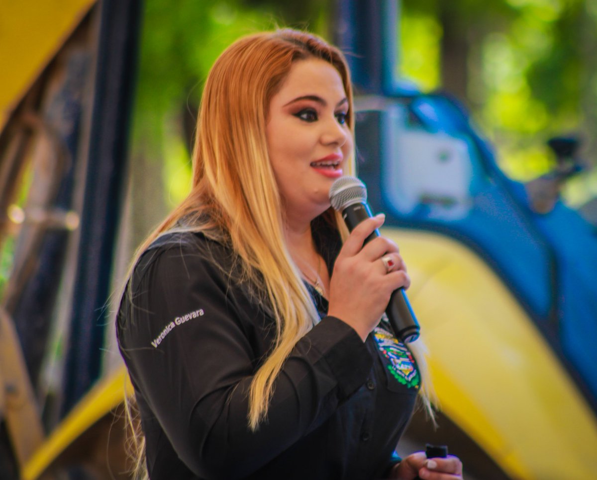 vero1alcaldesa's tweet image. #ProgresoParaTodos | Este día llevamos una importante presentación de la obra que actualmente se está ejecutando, y se desarrollará a través de los días. Junto a mi querido pueblo del Alto El Roble le hemos cumplido a nuestra gente. 🙌🇸🇻