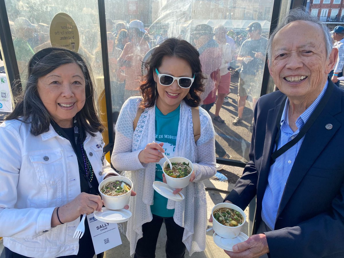 My @FQFestNOLA field trip during #OAH24 Met @ChefLindaGreen1 who befriended @onlywon last yr. She’s known 4 Yakamein, New Orleans 🍜 w/ Chinese roots when Black & Chinese labored & mixed together way back 1800s. Recipe passed down to her. #foodhistory #frenchquarterfest