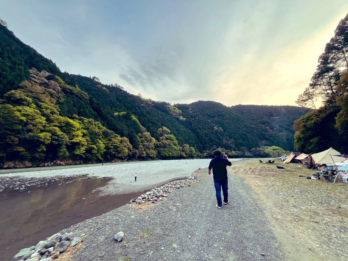 ogawano_sato's tweet photo. よく「新しいキャンプ場大丈夫？」って聞かれるのですが、おかげさまで1ヶ月後の連休初日・中日は予約でいっぱいになるぐらいにはなりました！

キャパ45張りもあるのにしゅごいです！

こんな訳わか��ないとこまで来てくれたり、キャンプ場の発信してくれるお客さんありがとうございますって感じです！