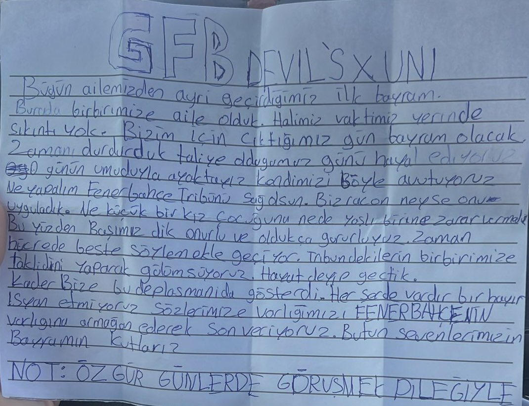 Kardeşlerimiz bugün demir parmaklıklar ardındaki sekizinci günlerine uyandı. Sahaya bıçakla atlayan, hayvanları döverek öldürenler bile bu kadar kalmazken, tek darp raporu dahi olmayan bir pankart olayı için sekiz gündür cezaevinde tutuluyorlar. Unutmayalım, hatırlayalım,…