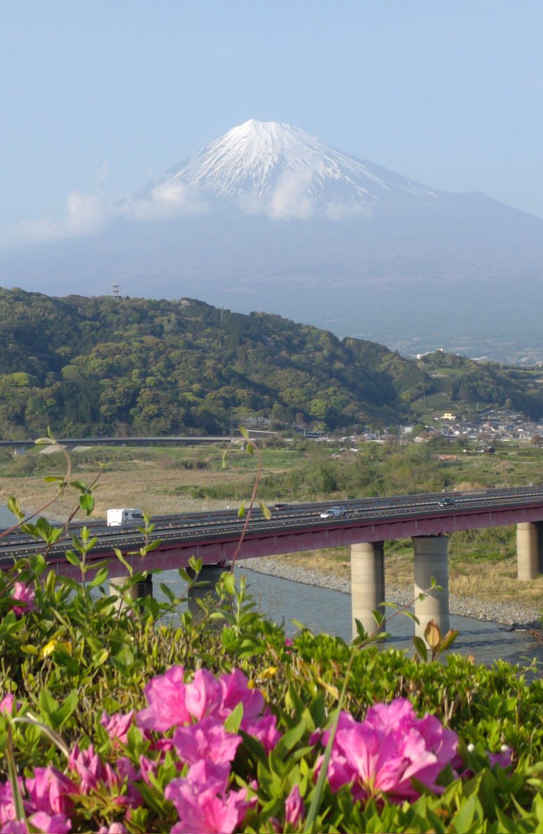 富士山！富士山！
高いぞ、高いぞ！！
富士山😝⚡

#富士市 #富士山 #電気グルーヴ
#景色 #夕焼け #カメラのある生活