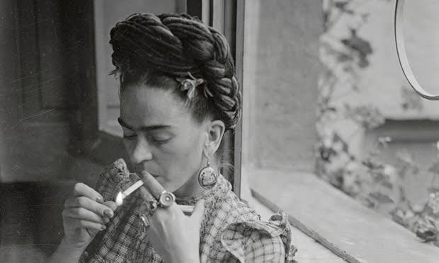 Frida kahlo, Diego'ya yazdığı 
mektubunda şöyle diyor;

'Sen beni üzmedin ki ben seninle
ilgili boş beklentilere girip kendimi
üzdüm.'