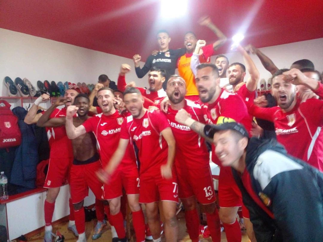 BalkanFutbolu's tweet photo. 🇦🇱 | Arnavutluk 2. Ligi'nde sezonun bitimine 5 maç kala Elbasani ve Bylis takımları en üst lige çıkmayı garantilediler. #Superiore (@Toscanalog) https://t.co/xXx6yf5WD8