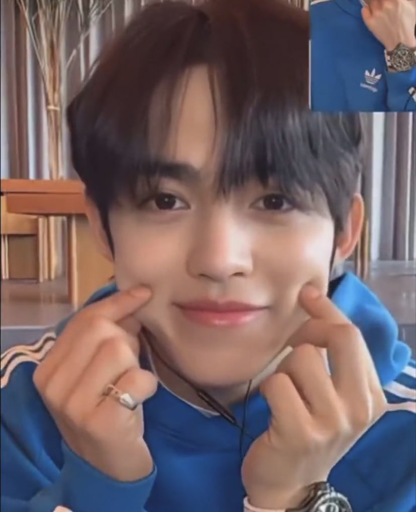 aboutscoups's tweet photo. seungcheol and his cute cheeks 🤏 https://t.co/FLRZFZTbjK