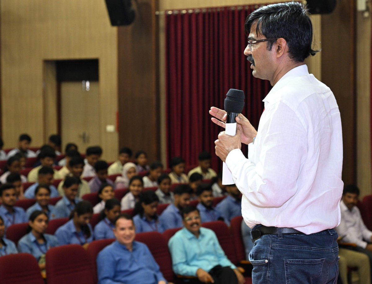 TweetJoshmanish's tweet photo. Visit to @SACMangaluru is refreshing. Many best practices. Students interaction managed by students &amp; president of student council on dias with us. Very good ideas from smart students and highly qualitative faculty. Runs community radio. Great legacy strong alumni. Best wishes. https://t.co/ef9GQ711O4