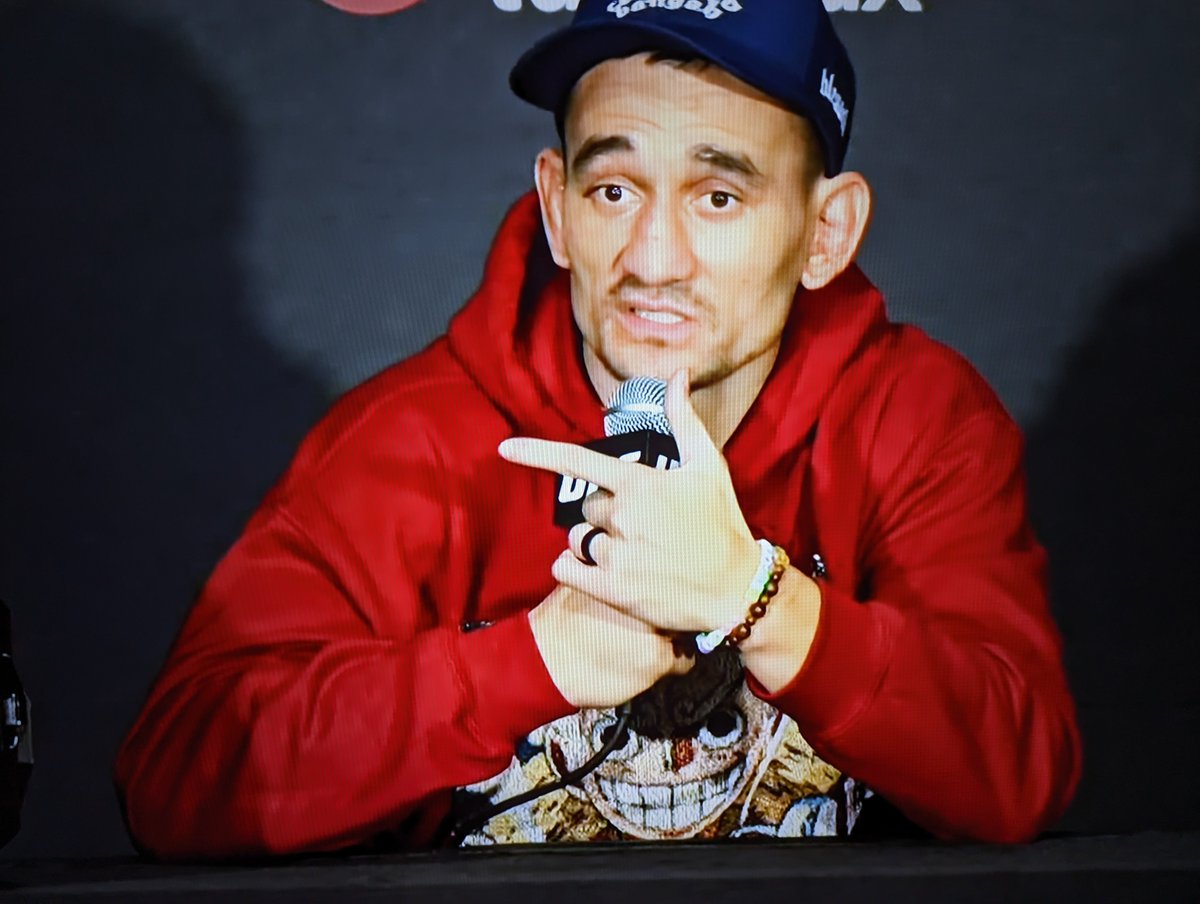 amazinks_'s tweet photo. If you needed any more reasons to be a fan of Max Holloway.... he's a One Piece fan

#ONEPIECE #UFC300 #maxhollow https://t.co/zSdIBaiwRU
