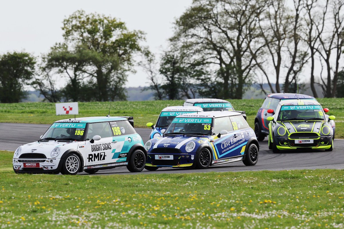 IMPRESSIVE OPENER FOR RONNIE SMITH ON COOPER DEBUT Ronnie Smith marked himself out as one to watch in the 2024 Vertu MINI CHALLENGE Trophy with an impressive performance in the opening race of the season at Snetterton. Read more: minichallenge.co.uk/2024/04/13/imp…