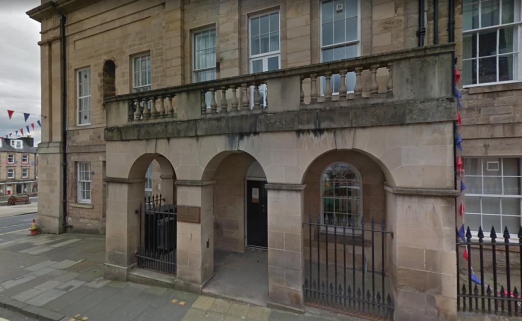A WOMAN who made derogatory remarks towards her 90-year-old neighbour has been admonished at Jedburgh Sheriff Court after being of good behaviour for six months. dlvr.it/T5TWPY 🔗 Link below