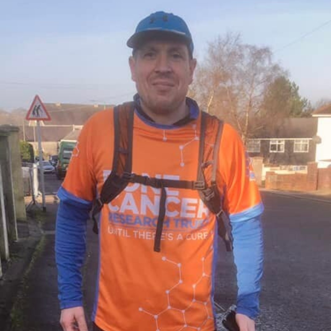 A huge GOOD LUCK to Lee Morris who begins his 7 marathons in 7 days challenge today! 🏃 Lee will be running a marathon every day around his local village for the Rhodri Jones Memorial Appeal, raising vital funds for research into osteosarcoma 🧡 #Fundraising