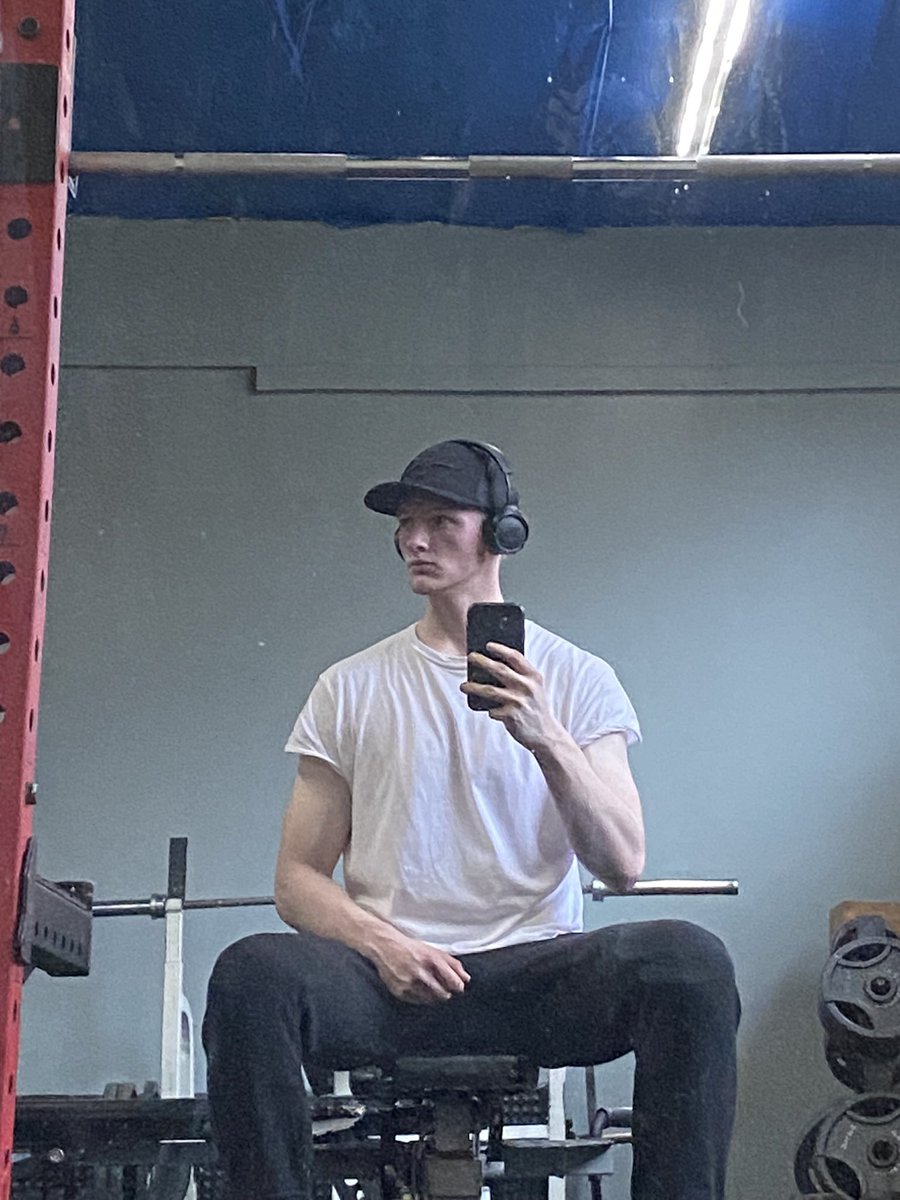 EpicGamerMan27's tweet photo. 1st Corinthians 13:11. Focusing on fitness and my relationship with God as of late. Life is good, you’re blessed more than you realize. https://t.co/0eMJnyVImj