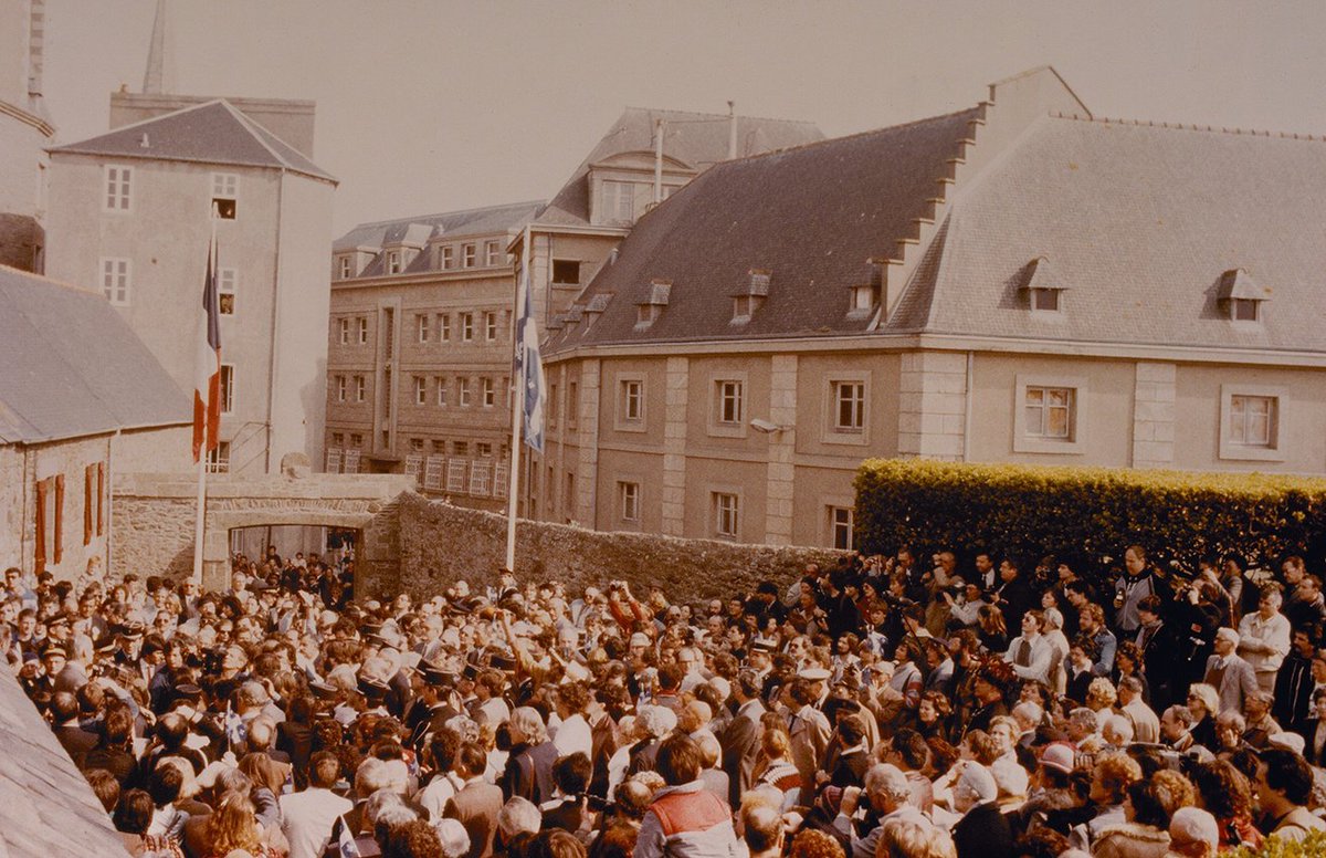 #CeJourLà - La Maison du Québec à @VilleSaintMalo s’ouvrait le 14 avril 1984. Depuis 40 ans, elle symbolise l'histoire, la langue et la culture que nous partageons. La saison 2024 sera unique : mise à l’honneur du #Québec au @FestivalEV, la @TransatQSM et des activités inédites.