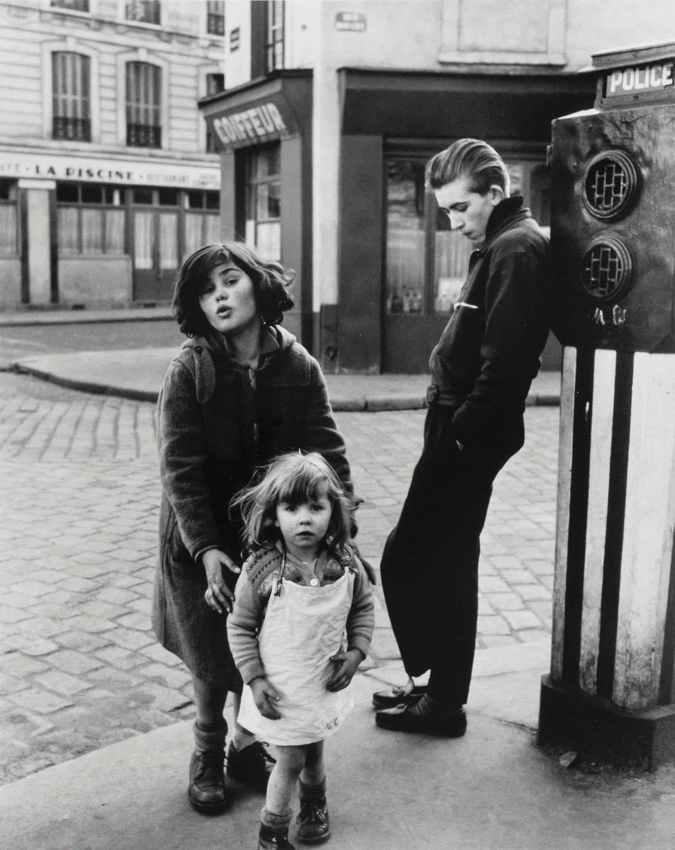 thistoomustpass's tweet photo. photographer Robert Doisneau born Gentilly, France this day 1912 (died Montrouge, France, 1 April 1994) #photography https://t.co/Kwrfyc5a3l