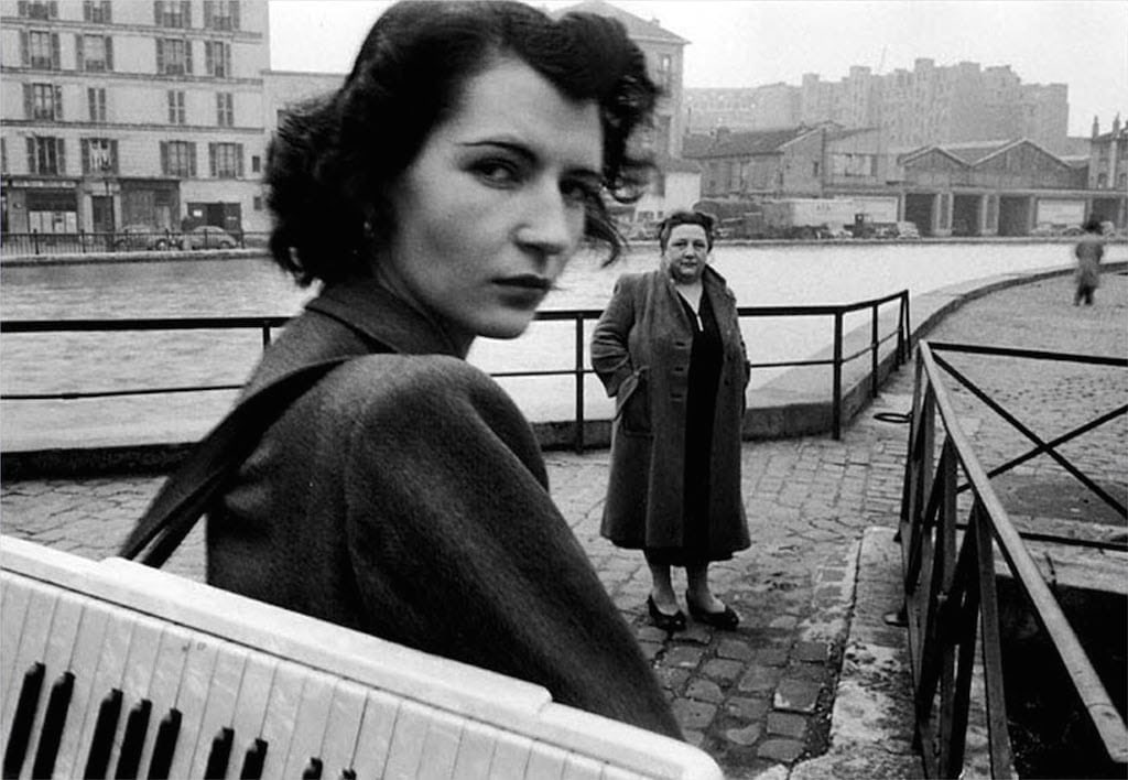thistoomustpass's tweet photo. photographer Robert Doisneau born Gentilly, France this day 1912 (died Montrouge, France, 1 April 1994) #photography https://t.co/Kwrfyc5a3l