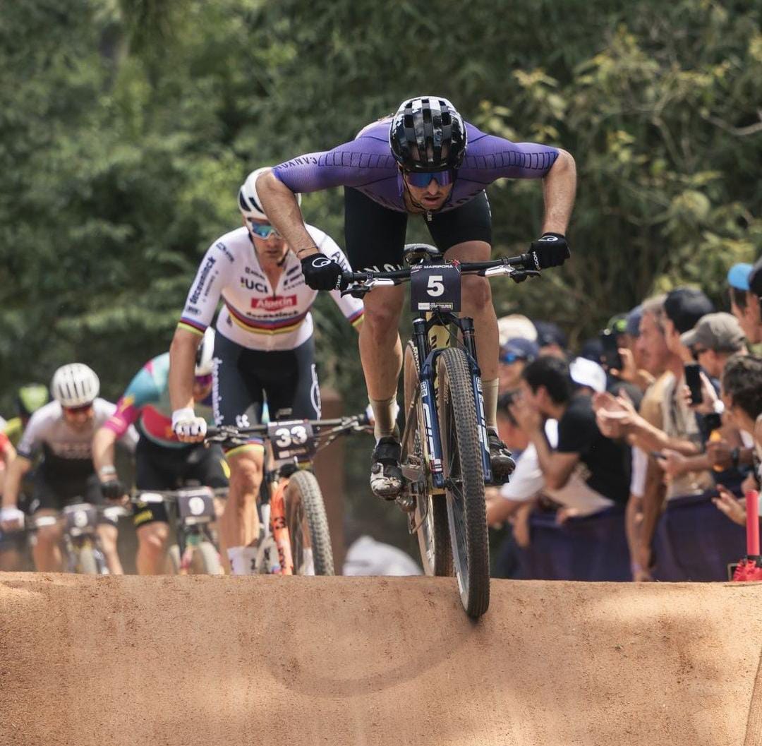 🥈 It went down to the final sprint with Luca Schwarzbauer taking a hard-fought second-place finish in the XCC at the #MTBWorldCup in Brazil🇧🇷