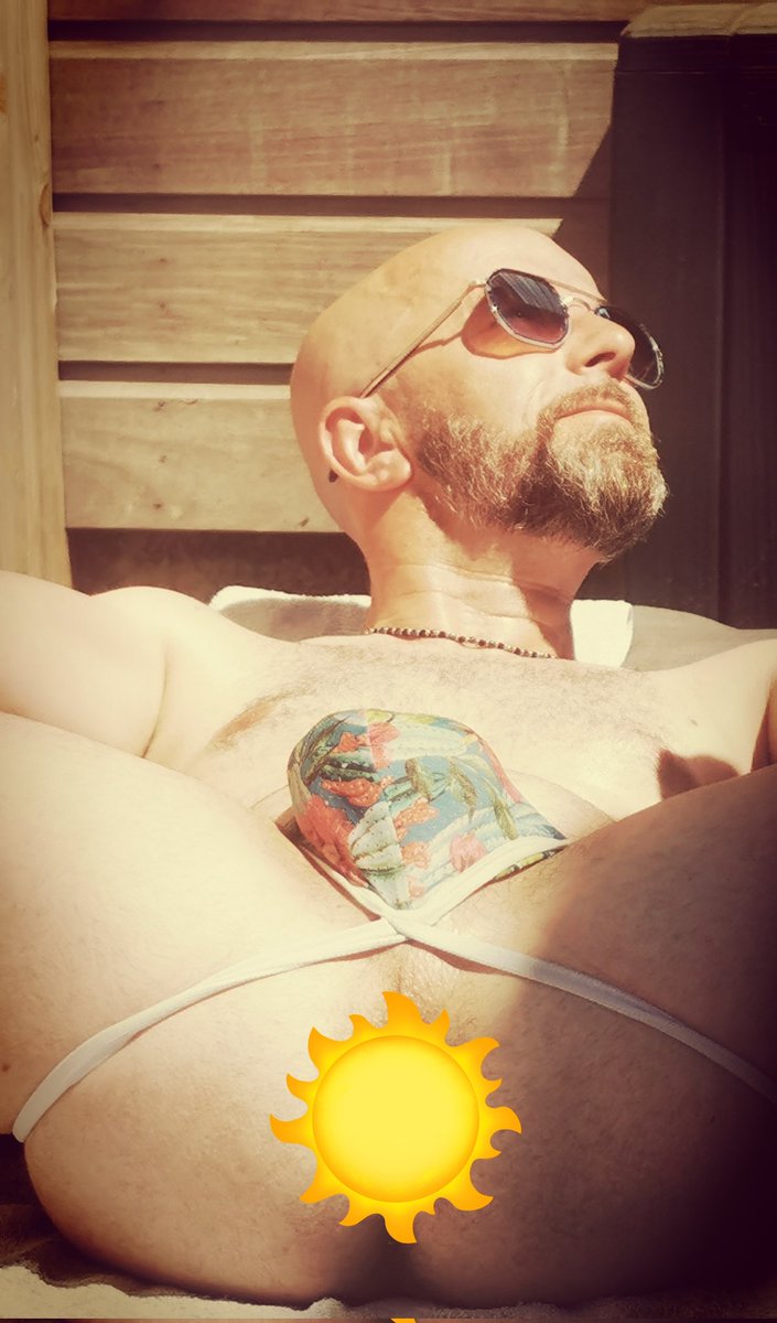 TiYoann's tweet photo. Hier soleil pour l'intégralité de mon corps.
Envie d'un dimanche avec des papouilles sensuelles et intenses.J'ai ce qu'il te faut. Un beau tantra qui te fait voyager. Viens en dm
Follow me &amp; Rt pour avoir la photo en mp sans le smiley.
#gaynaturist #gaynude #gayparis #gaytantra https://t.co/37zFVZ0S5v